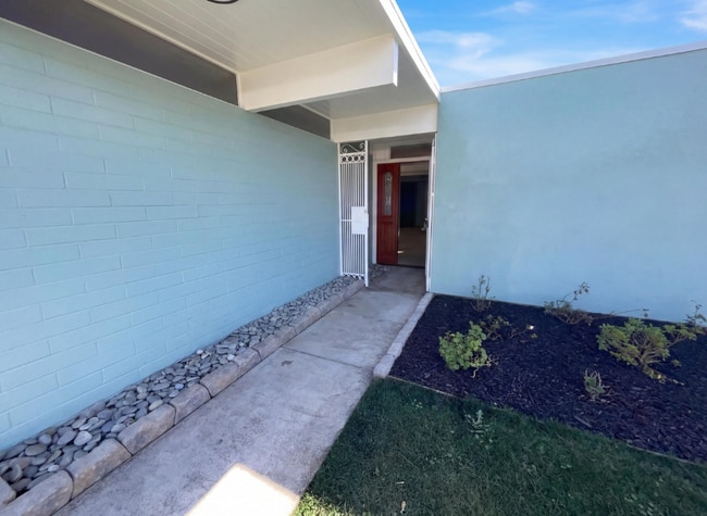 Building Photo - 2361 Oakmont Dr