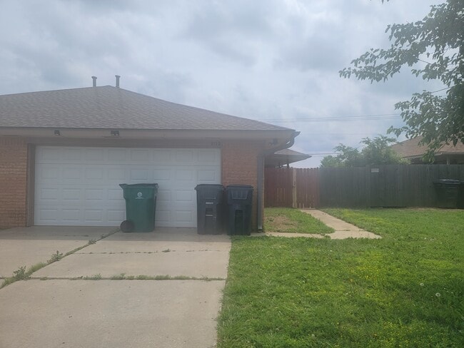 Building Photo - 8112 Azalea Ave