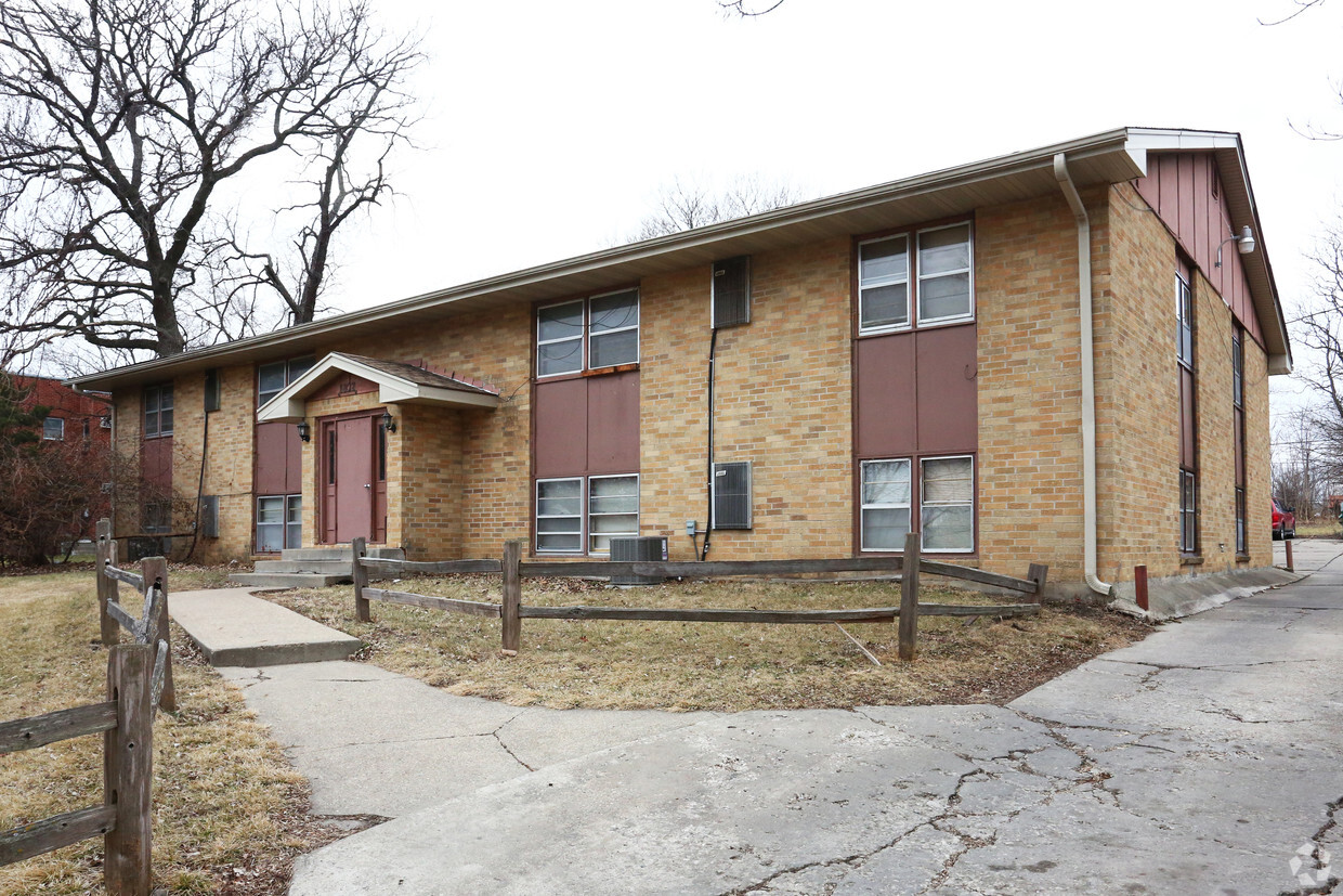 Primary Photo - 1802 Oakland Ave