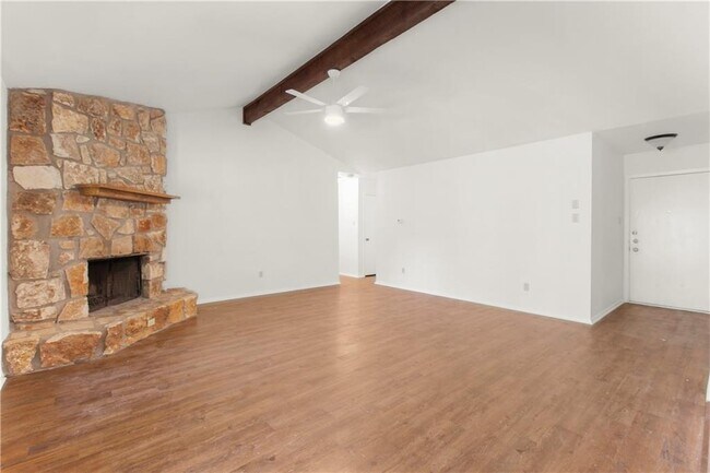 Foto del edificio - 2308 Stone River Dr