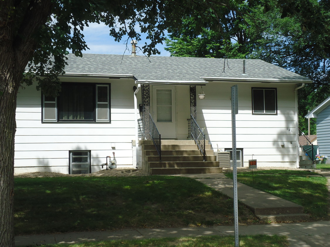 Primary Photo - 123 W Clark St