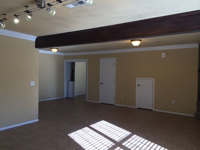 3 Br 2 5 Bath House 356 S University Ave For In Building Photo 3 Br 2 5 Bath House 356 S University Ave