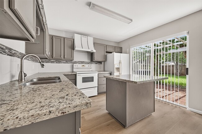 Building Photo - 3918 Millrock Cir
