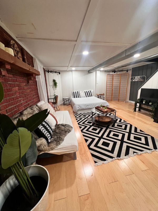 Building Photo - 114 Urell Pl NE