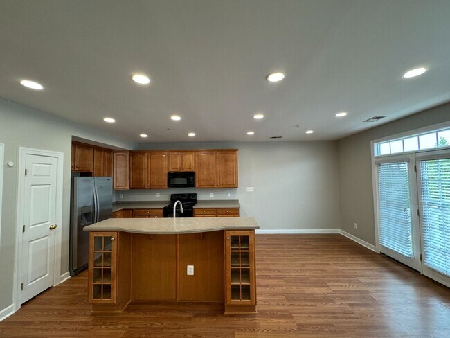Building Photo - Stunning 3 Bed 2.5 Townhome In Amenity-Ric...