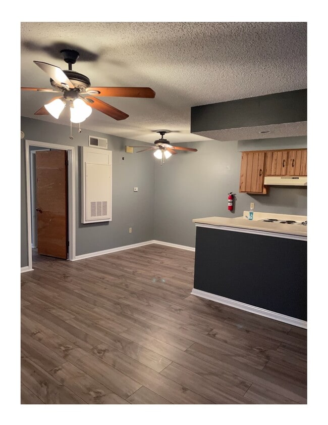 Building Photo - 2609 Transcontinental Dr