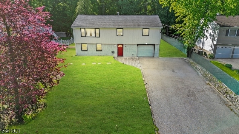 Primary Photo - 8 Glencross Rd