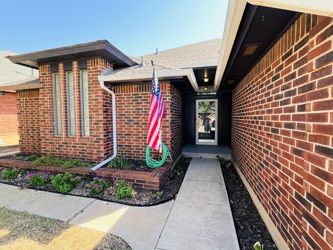 Building Photo - 508 NW 171st St