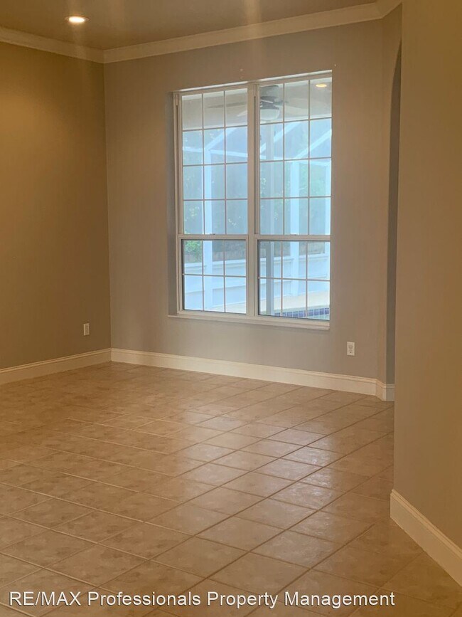Foto del edificio - 4 br, 3 bath House - 561 NW Lake Valley Te...