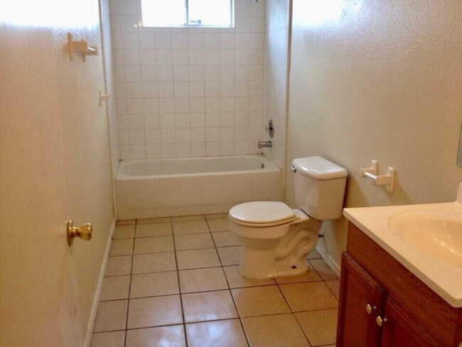 Building Photo - 7557 Oak Chase