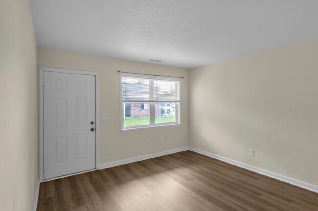 Building Photo - 548 Orangeburg Rd