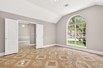 Building Photo - 13815 Daehne Dr