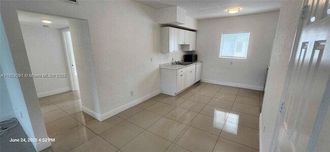 Building Photo - 9800 E Bay Harbor Dr