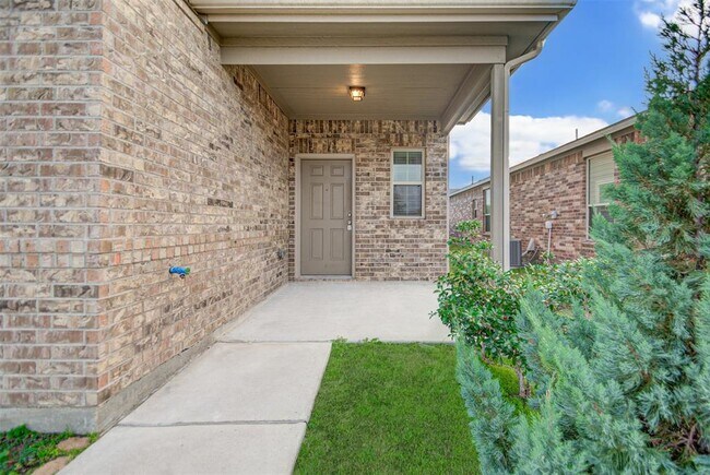 Building Photo - 2730 Skyview Long Dr