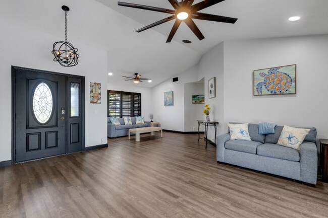 Building Photo - 294 Rotonda Cir