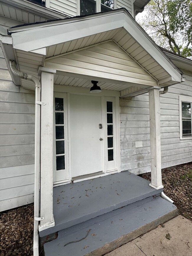 Building Photo - 1109 E Kirby Ave