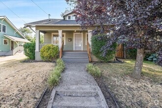 Building Photo - 2334 SE 43rd Ave