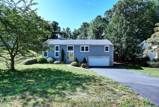 Building Photo - 42 Towhee Ln