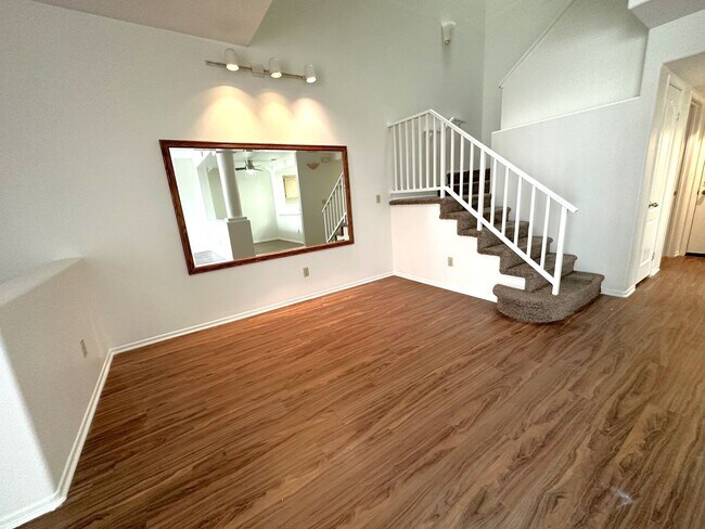 Building Photo - Beautiful two story Townhouse in beautiful...