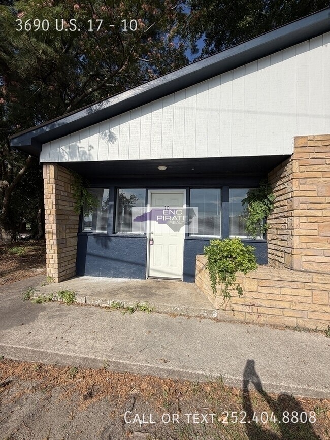 Building Photo - 3690 US-17