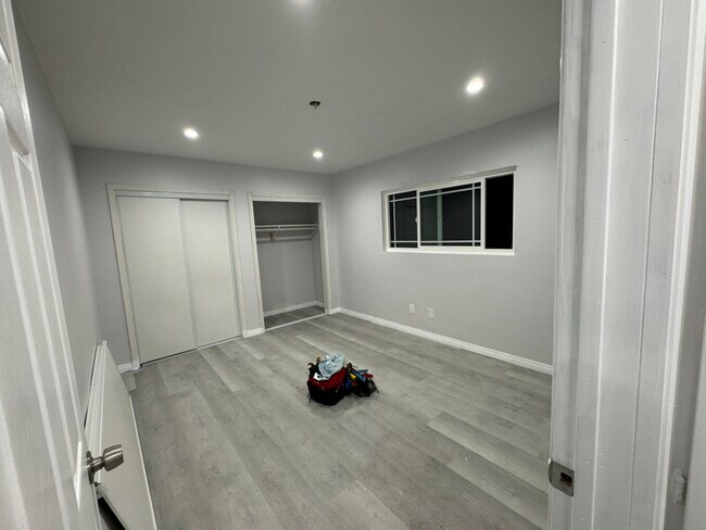 Building Photo - 912 E Artesia Blvd