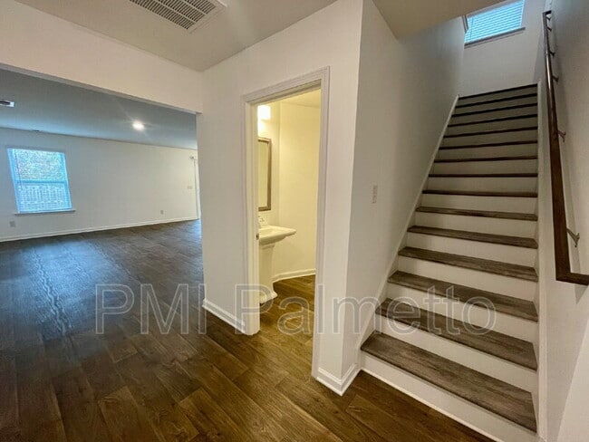 Building Photo - 341 Liliana Dr