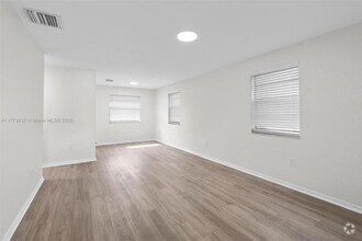 Building Photo - 5637 Taft St