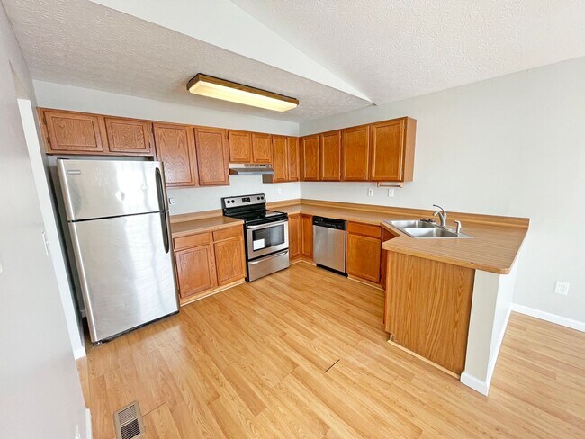 Building Photo - Welcoming Single Family in Dayton!