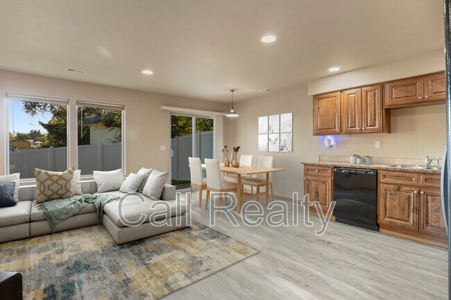 Building Photo - 2714 N Fox Ln