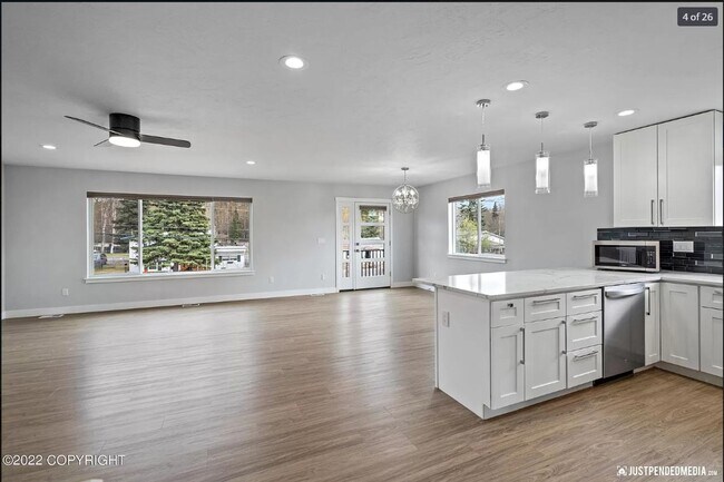 Building Photo - Beautiful 3 Bedroom 2 Bath Home - Close to...