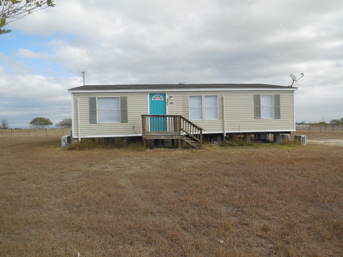 Primary Photo - 405 Stagecoach Hill Dr