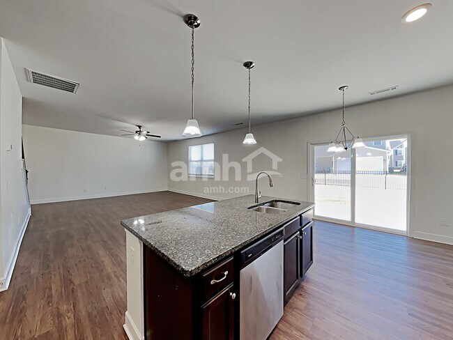 Foto del edificio - 5266 Lake Maxwell Dr