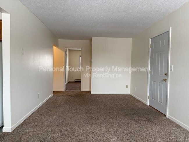 Building Photo - 912-18 1/2 18 1/2 St S