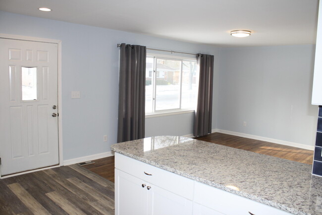 Foto del edificio - 264 Highland Dr