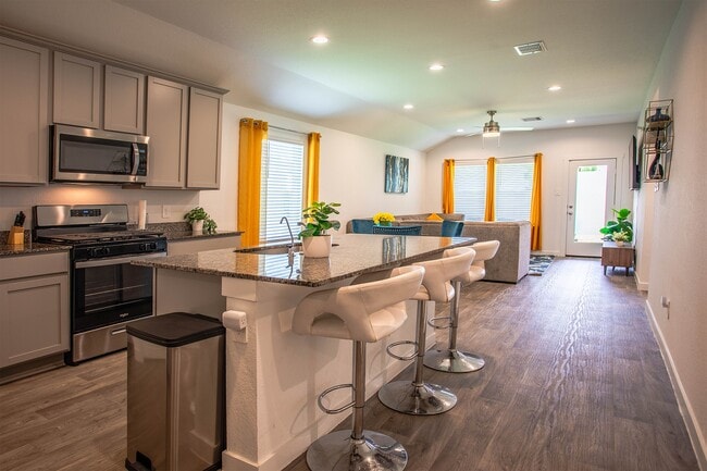 Foto del edificio - 31810 Whittis Hl Wy