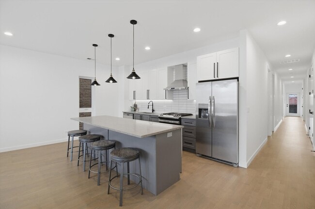 Building Photo - 5824 N Lincoln Ave