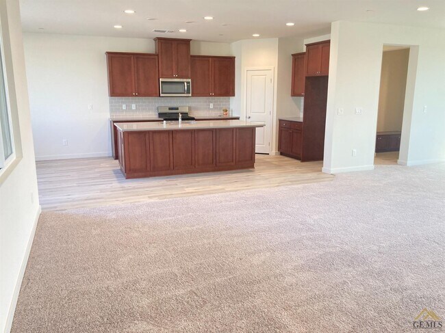 Building Photo - 7916 Linden Tree Ave