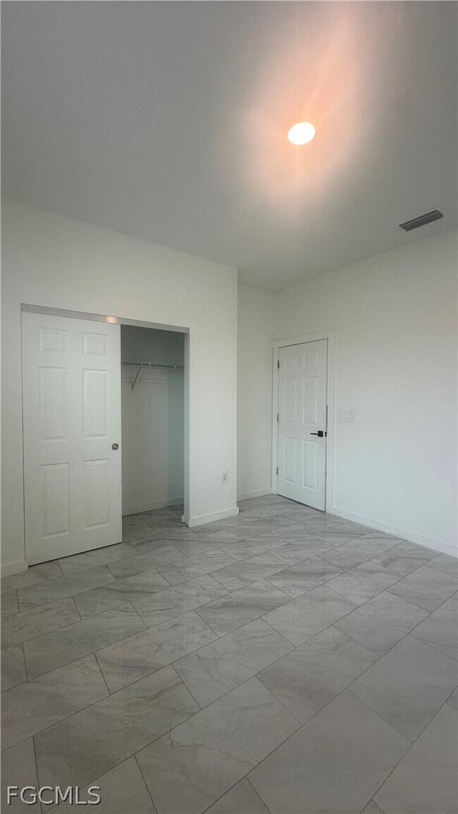 Foto del edificio - 4734 22nd St SW