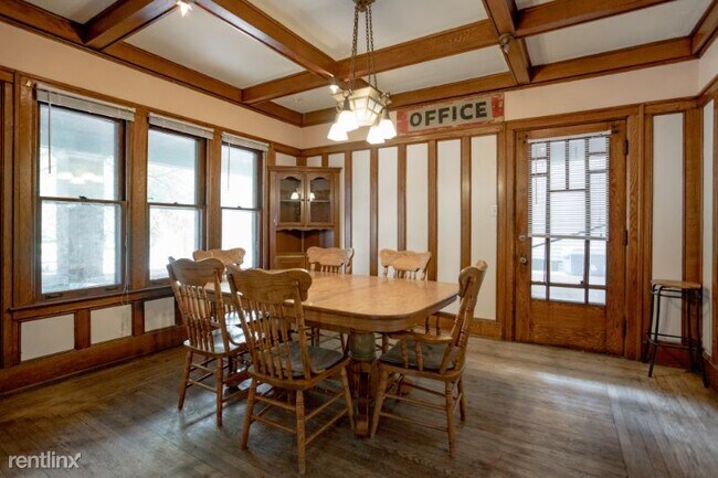 Building Photo - 5 br, 2 bath House - 1655 Clark St