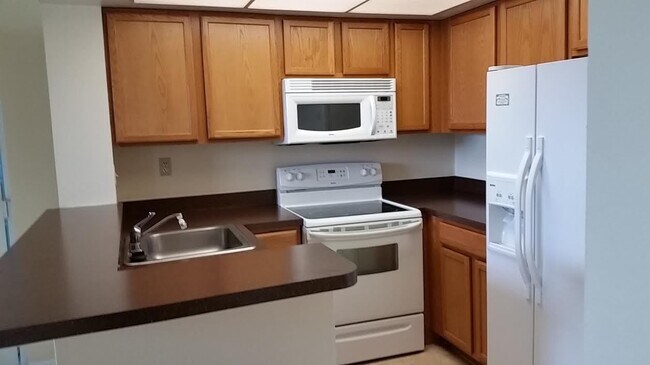 ONE BEDROOM ONE BATHROOM! WATERFRONT COMMU... - ONE BEDROOM ONE BATHROOM! WATERFRONT COMMU... Apartment