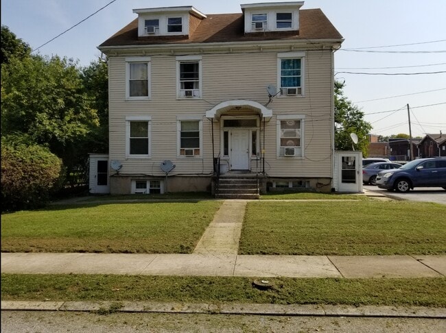 Building Photo - 15 N Royal St