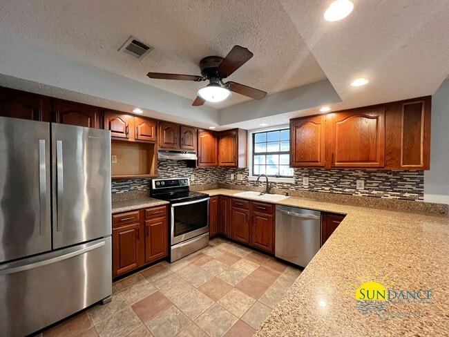 Building Photo - Custom home at the end of a large cul-de-sac in South Crestview!