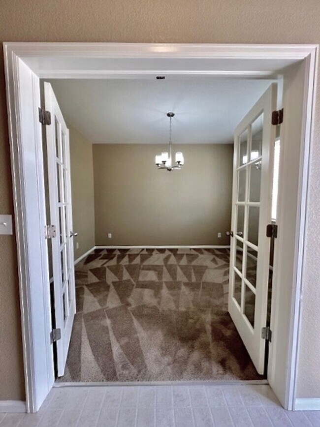 Foto del edificio - FABULOUS 4 BEDROOM HOME IN EASTVIEW ESTATES!!