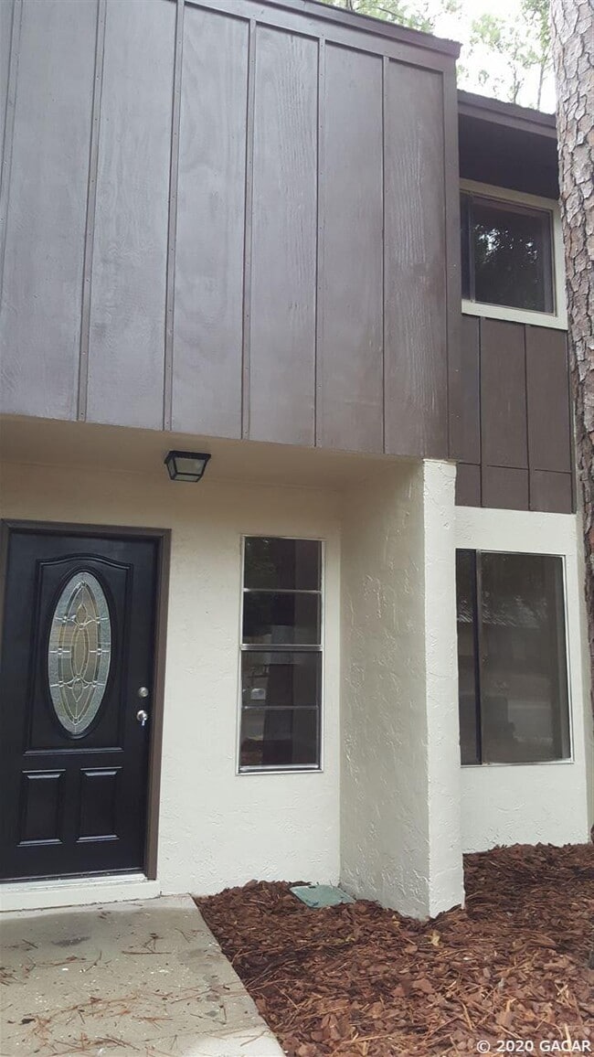 Building Photo - 630 SW 10th Ln