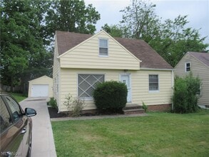 Building Photo - 86 Cowles Ave
