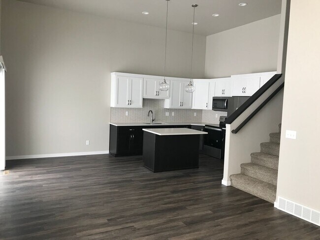 Foto del edificio - 3 Bed 3 Bath Twin Home