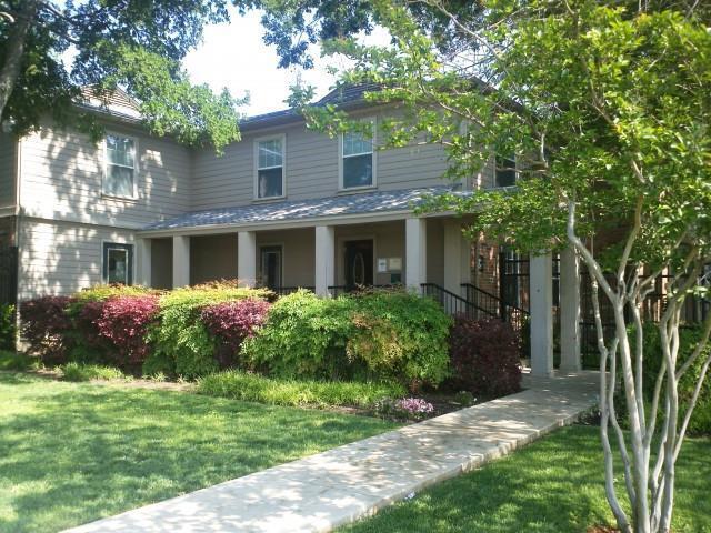 Building Photo - 2603 Hillburn Dr