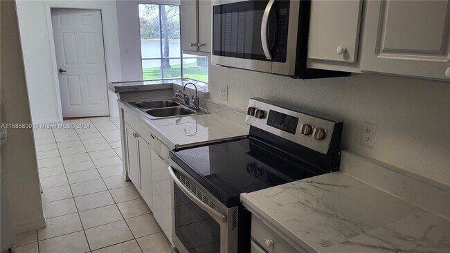 Building Photo - 715 SW 148th Ave