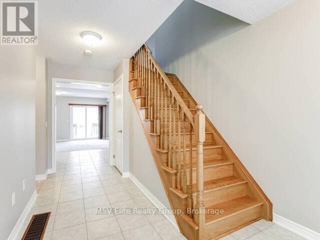 Building Photo - 863 Cook Cres