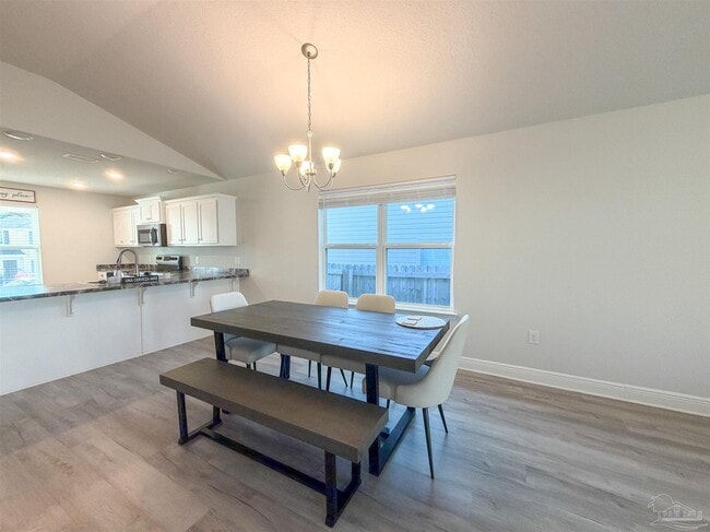 Foto del edificio - 392 Hilburn Ln